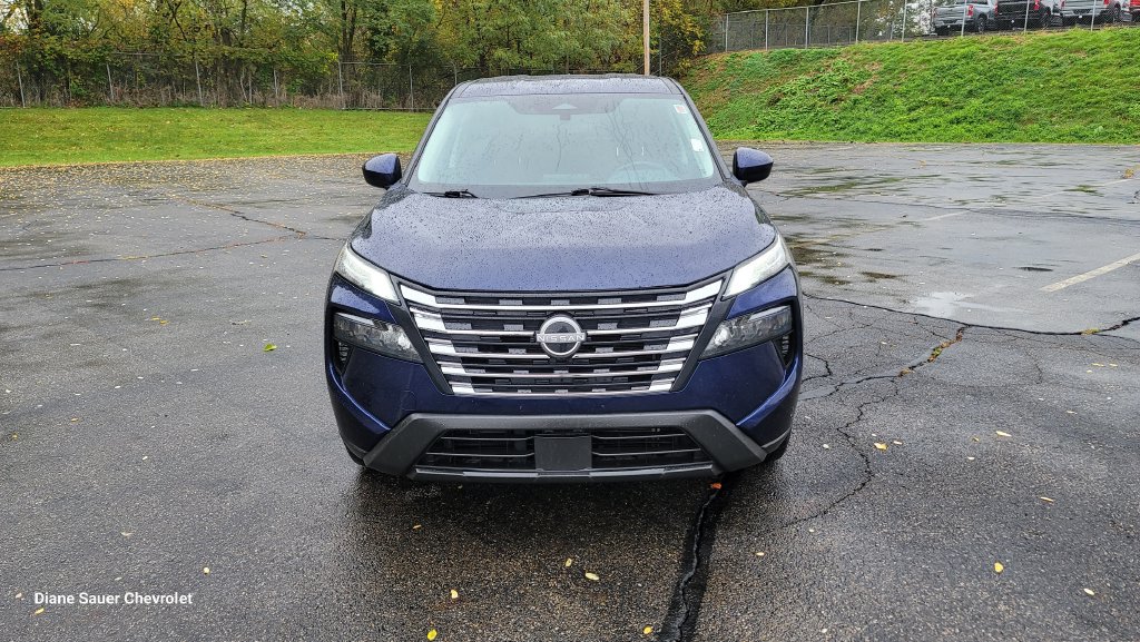 Used 2025 Nissan Rogue SV AWD/4WD image 4