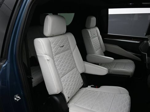 Used 2025 Cadillac Escalade ESV Sport Platinum AWD/4WD image 32