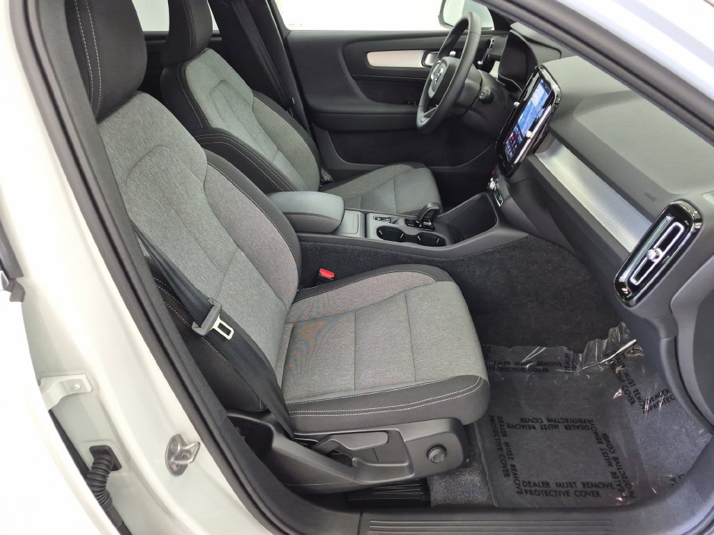 Used 2025 Volvo XC40 B5 Core AWD/4WD image 33