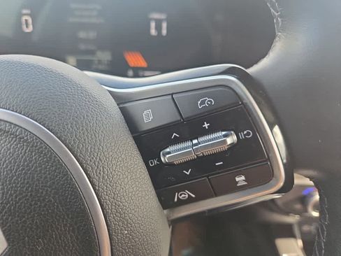 Used 2024 Kia Sorento S image 24