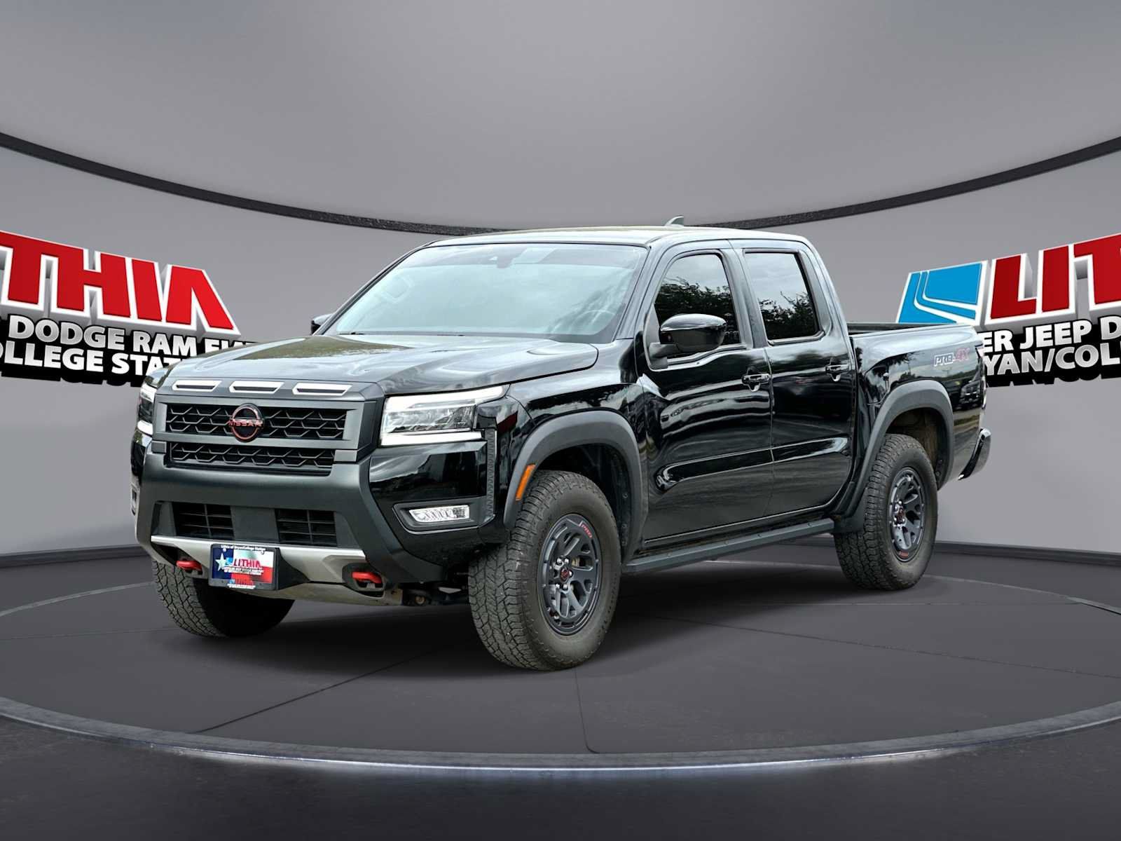 Used 2025 Nissan Frontier PRO-4X AWD/4WD image 1