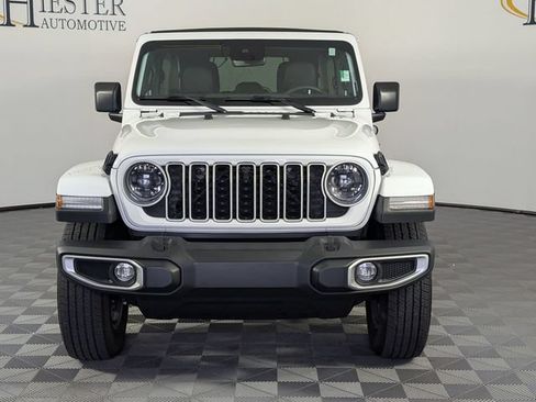 Used 2024 Jeep Wrangler Unlimited Sahara w/ Technology Group AWD/4WD image 3