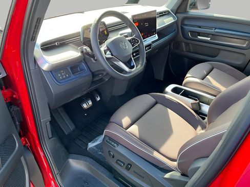 New 2025 Volkswagen ID. Buzz Pro S Plus AWD/4WD image 11