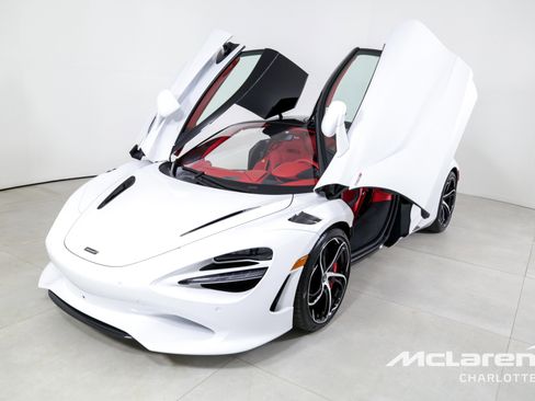 Used 2024 McLaren 750S image 5