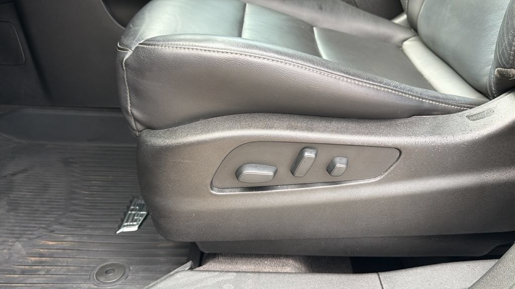 Used 2021 Cadillac XT4 Premium Luxury w/ Cold Weather Package FWD image 14