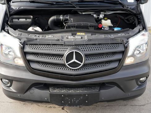 Used 2018 Mercedes-Benz Sprinter 2500 image 8