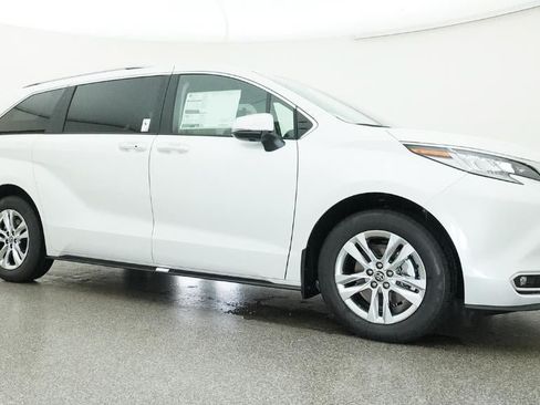 New 2026 Toyota Sienna Limited FWD image 28