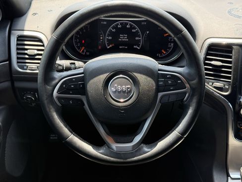 Used 2018 Jeep Grand Cherokee Altitude RWD image 15