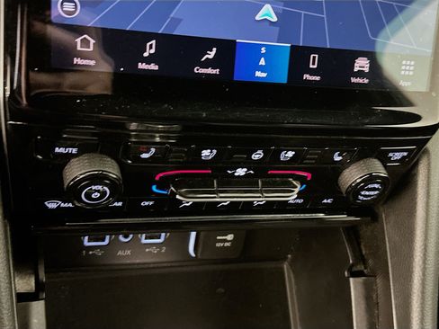 Used 2024 Jeep Grand Cherokee L Limited w/ Luxury Tech Group II image 24