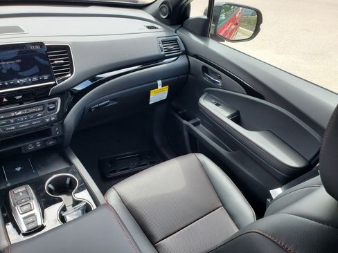 New 2025 Honda Ridgeline Black Edition image 9