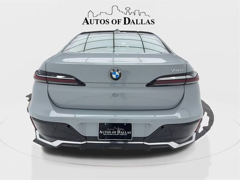 Used 2023 BMW 740i image 11