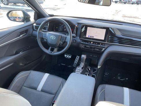 Used 2025 Toyota Camry SE image 18