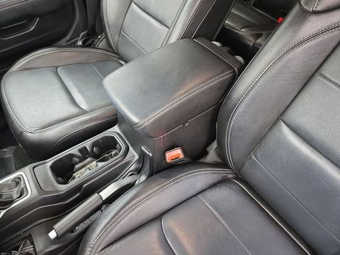 Used 2019 Jeep Wrangler Unlimited Sahara AWD/4WD image 14