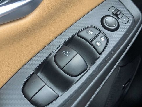 Used 2025 Nissan Sentra SV w/ SV Premium Package FWD image 23