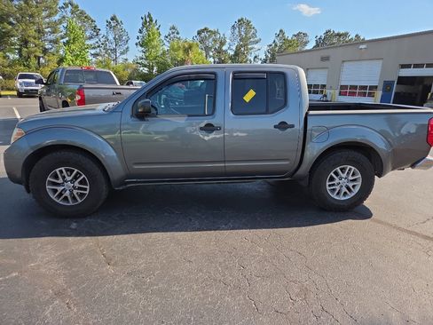 Used 2016 Nissan Frontier SV image 3