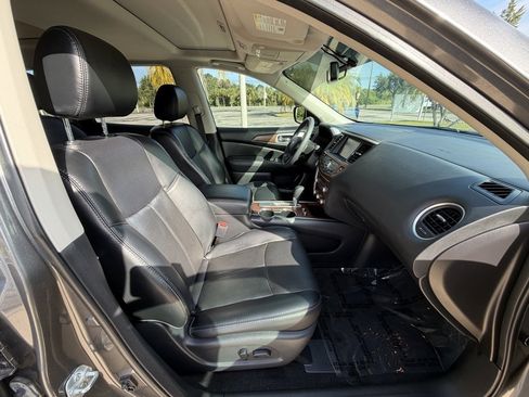Used 2017 Nissan Pathfinder Platinum w/ Midnight Edition Package image 39