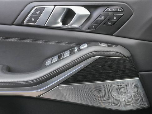 Certified 2025 BMW X7 M60i image 15