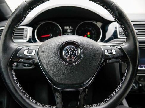 Used 2017 Volkswagen Jetta Sport image 31