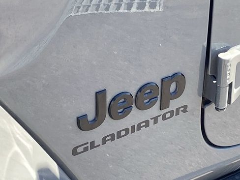 Used 2022 Jeep Gladiator Sport AWD/4WD image 25