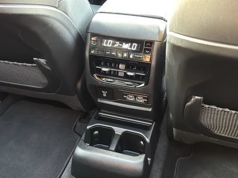 Used 2022 Jeep Grand Cherokee L Overland w/ Luxury Tech Group IV AWD/4WD image 24