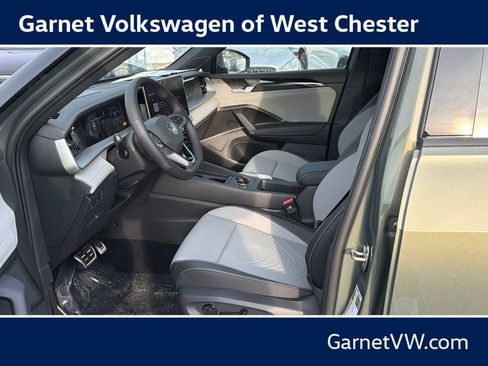 New 2026 Volkswagen Tiguan SE R-Line FWD image 9
