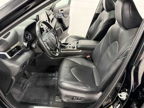 Used 2021 Toyota Highlander Limited image 11