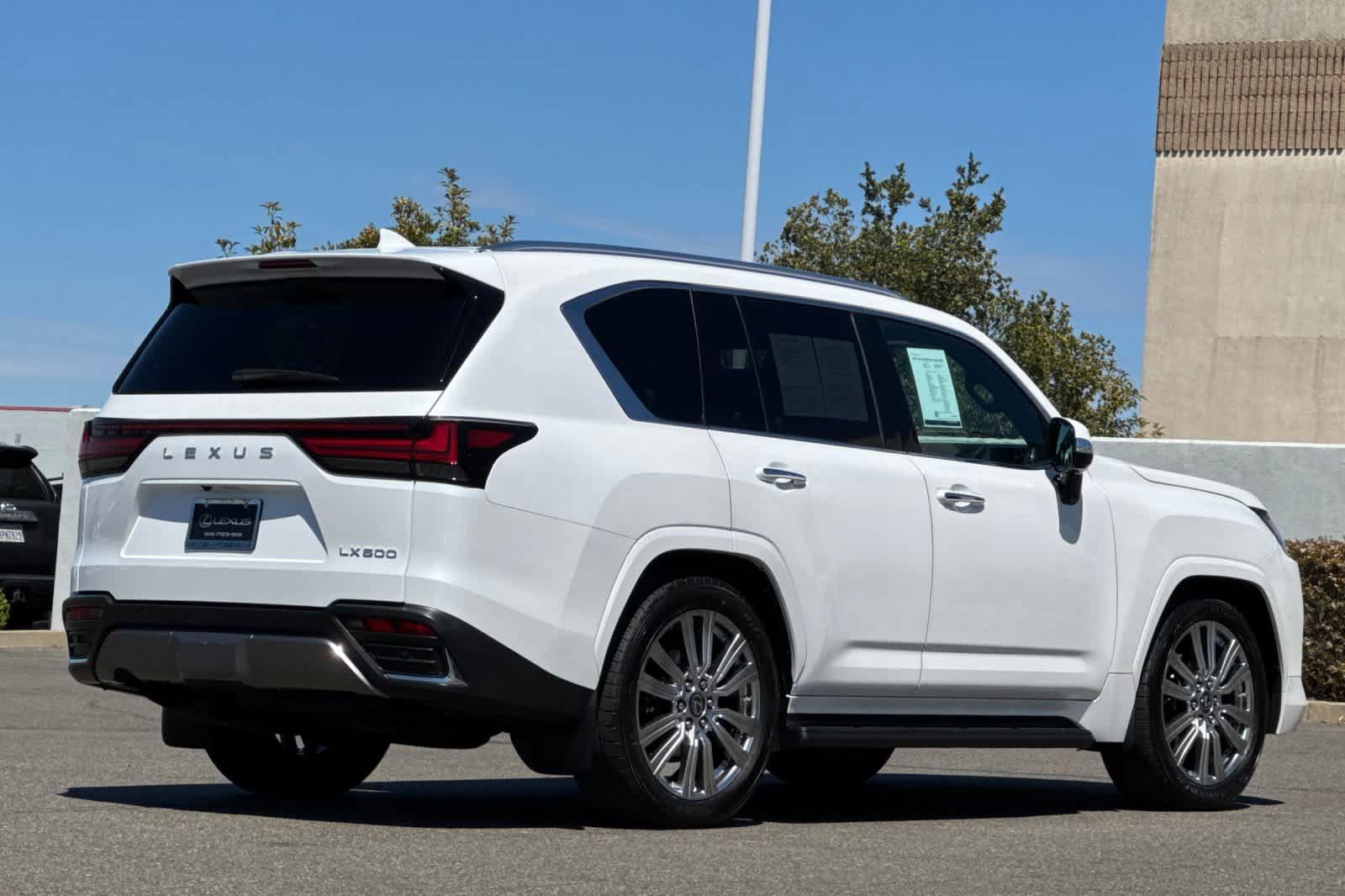 Used 2023 Lexus LX 600 4WD w/ Ultra Luxury Package image 2