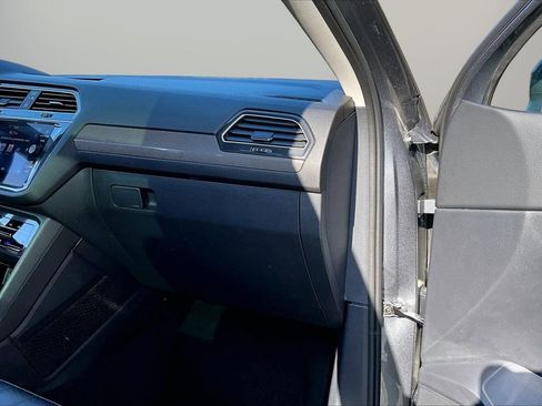 Used 2024 Volkswagen Tiguan SE image 20