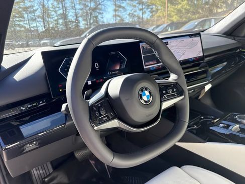Used 2026 BMW 530i xDrive w/ Premium Package AWD/4WD image 15