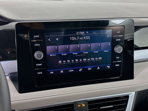 Used 2025 Volkswagen Taos SE image 21