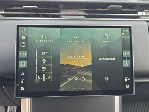 Certified 2024 Land Rover Range Rover SV AWD/4WD image 21