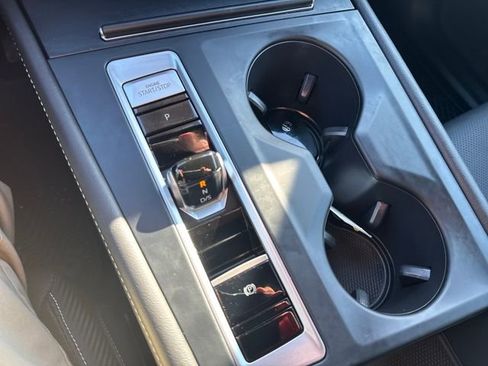 Certified 2025 Volkswagen Atlas Cross Sport SE image 28