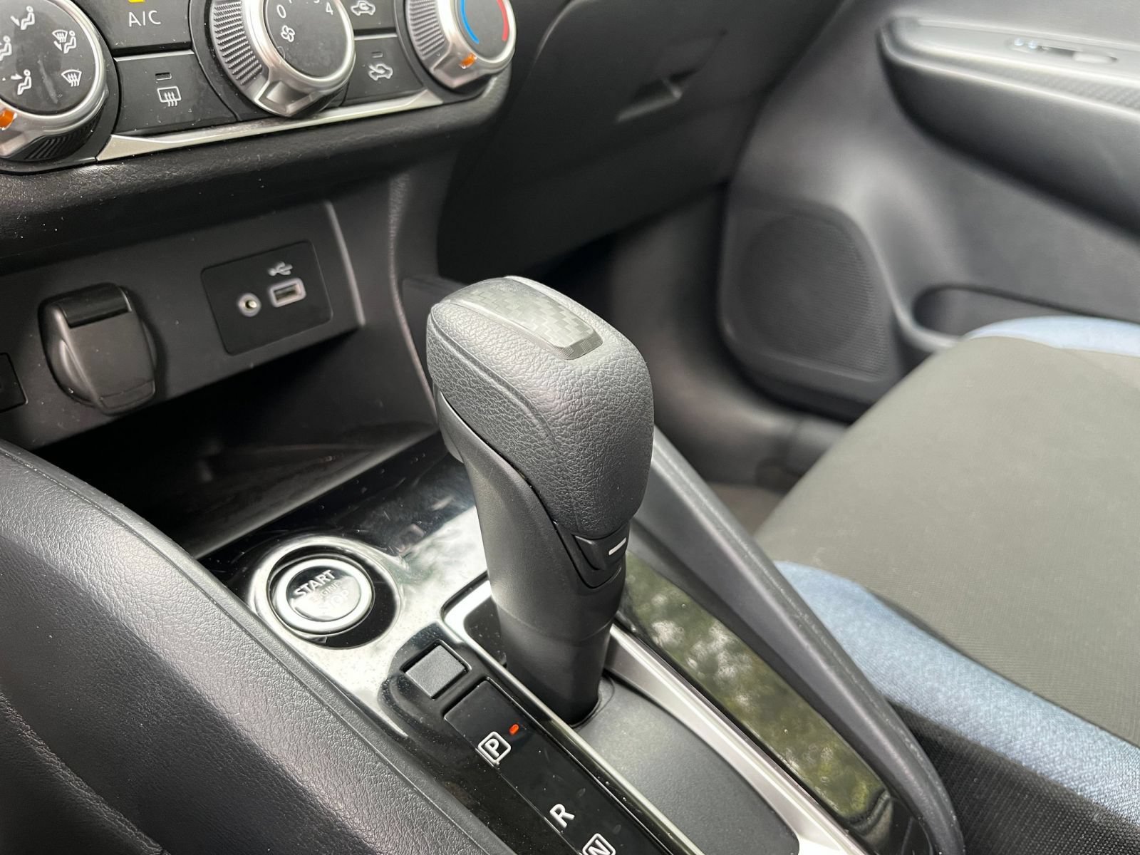 Used 2025 Nissan Versa SV FWD image 38
