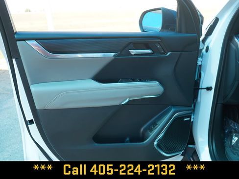 Used 2026 GMC Acadia Elevation w/ Elevation Premium Package AWD/4WD image 15