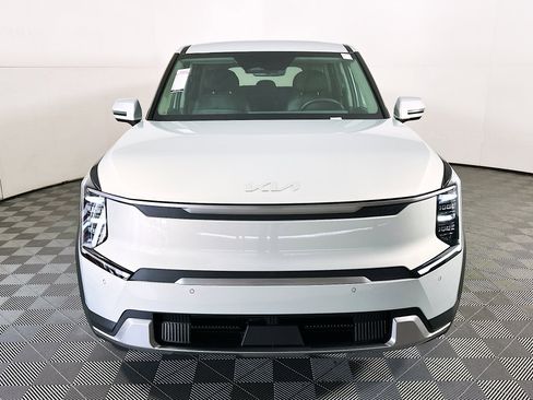 Used 2026 Kia EV9 Light image 8