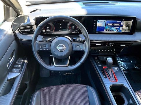 Used 2025 Nissan Kicks SR image 8