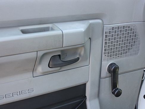 Used 2013 Ford E-350 and Econoline 350 Super Duty image 11