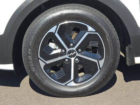 Used 2023 Kia Niro EX w/ EX Cold Weather Package FWD image 27