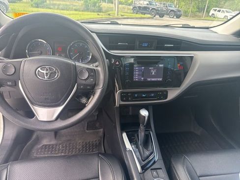 Used 2018 Toyota Corolla LE image 11