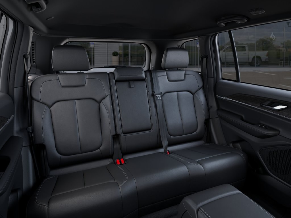 New 2025 Jeep Grand Cherokee Limited w/ Black Appearance Package AWD/4WD image 16