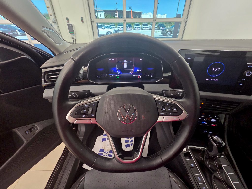 Used 2025 Volkswagen Jetta SE FWD image 15