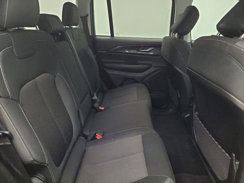 Used 2023 Jeep Grand Cherokee Laredo RWD image 19