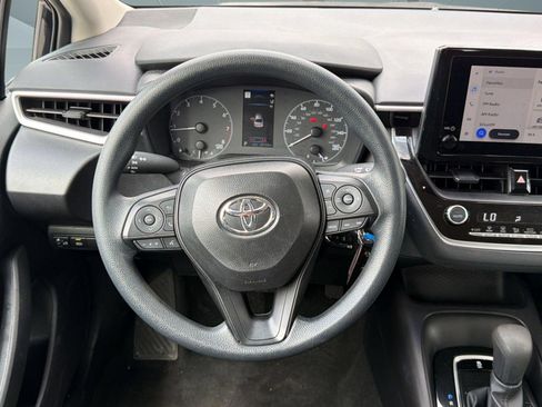 Used 2025 Toyota Corolla LE FWD image 16