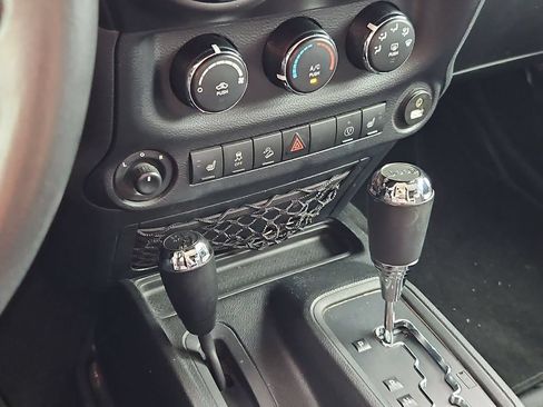 Certified 2017 Jeep Wrangler Unlimited Sahara AWD/4WD image 24