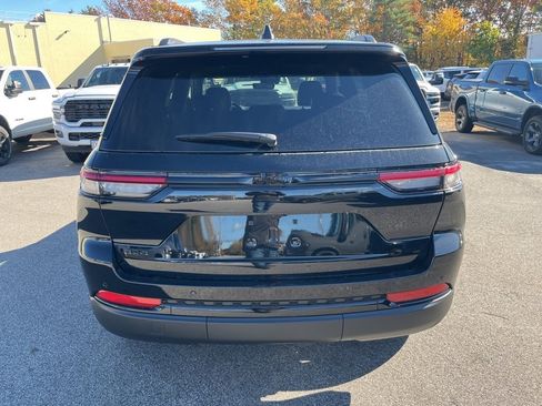 New 2025 Jeep Grand Cherokee Altitude image 6