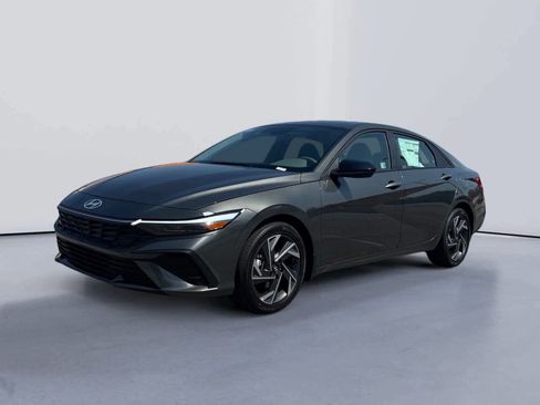 New 2025 Hyundai Elantra SEL image 3
