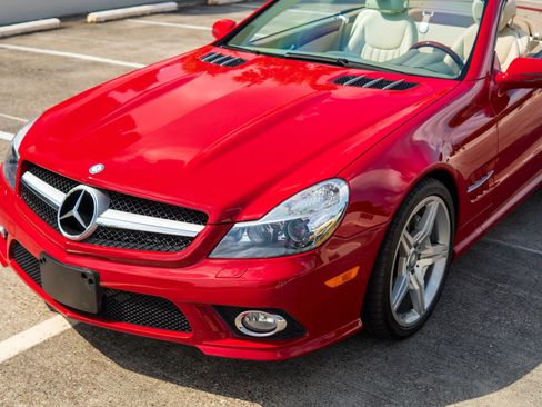 Used 2011 Mercedes-Benz SL 550 image 19