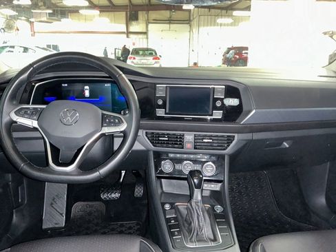Used 2023 Volkswagen Jetta SE image 13