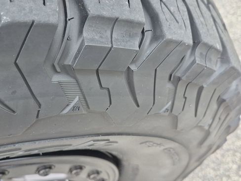 Used 2022 Jeep Wrangler Unlimited Sport w/ Xtreme Recon 35" Tire Package AWD/4WD image 13