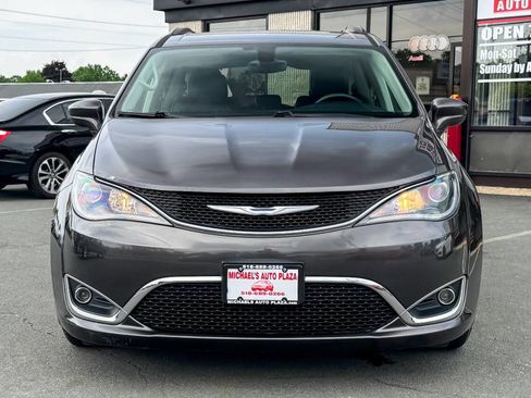 Used 2017 Chrysler Pacifica Touring-L FWD image 8